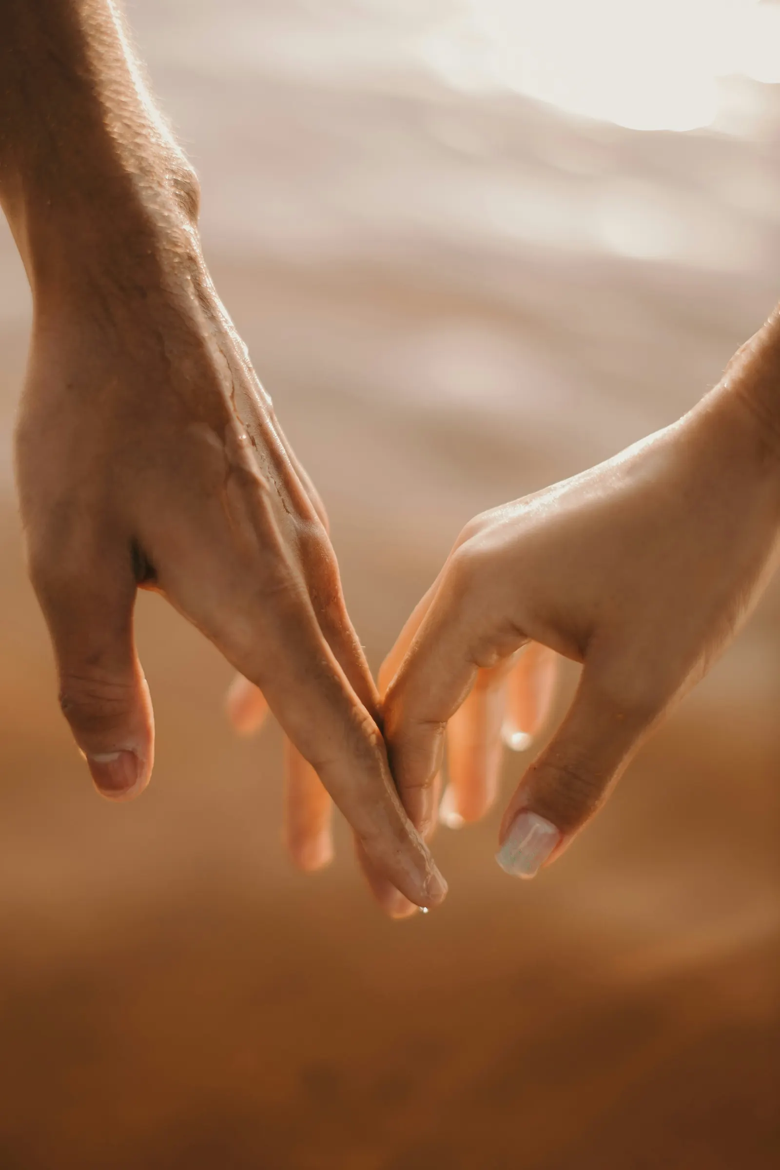 The hands of Erica and Bruno